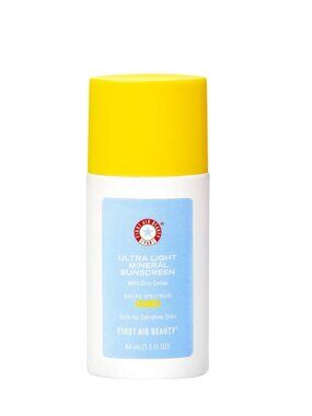 First Aid Beauty - Weightless Liquid Mineral Sunscreen with Zinc Oxide Broad